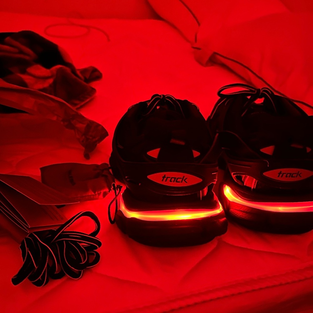 Balenciaga Men's Black and White Sneakers - Picture 3 of 4